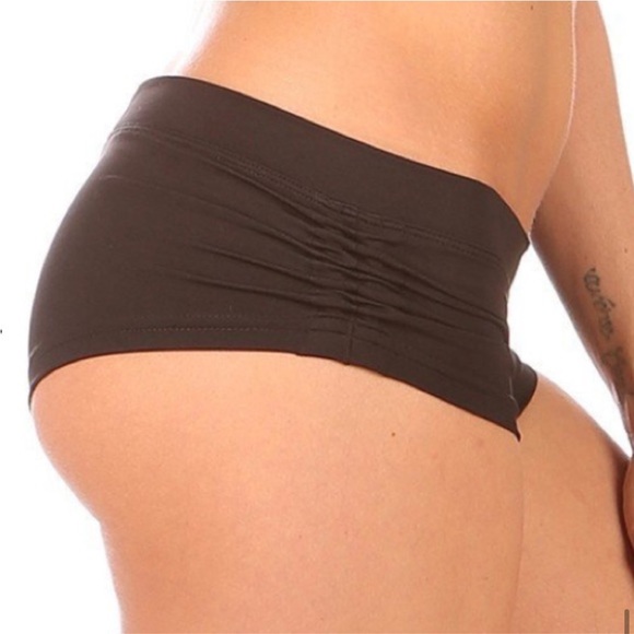 Mika Yoga Wear Meeko Shorts Black Size M/L - Picture 3 of 8